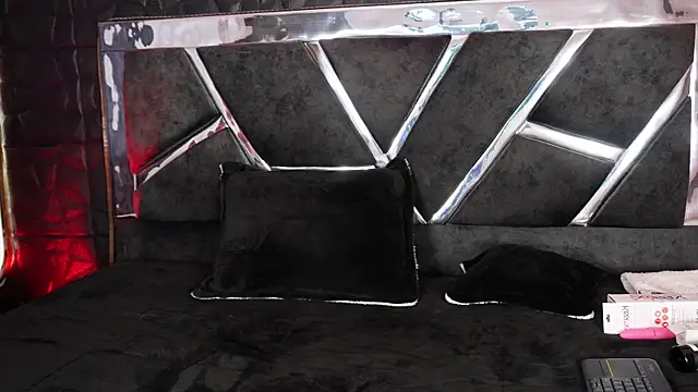 gigi hadidx  online show from November 21, 7:27 pm