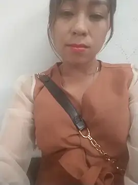 girl-ten online show from November 16, 8:49 am