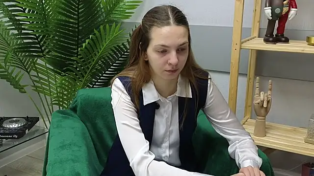 MerrileeFondren online show from November 17, 6:58 am