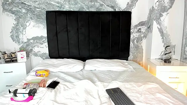 lilithDraven  online show from March 6, 4:18 am