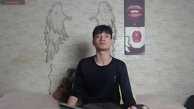 axel milo kairo and noa online show from December 18, 1:05 pm