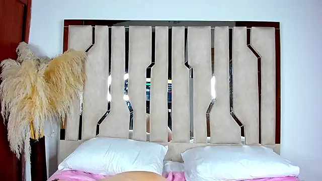 venusmorgan  online show from November 18, 3:13 pm