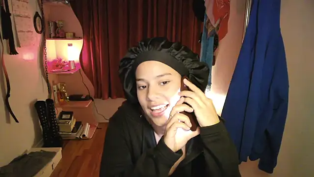 PrettyLittleProblem online show from November 25, 9:15 pm