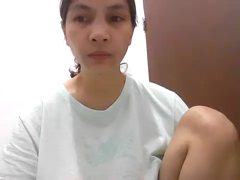 hotsexytits4U online show from November 22, 9:50 pm