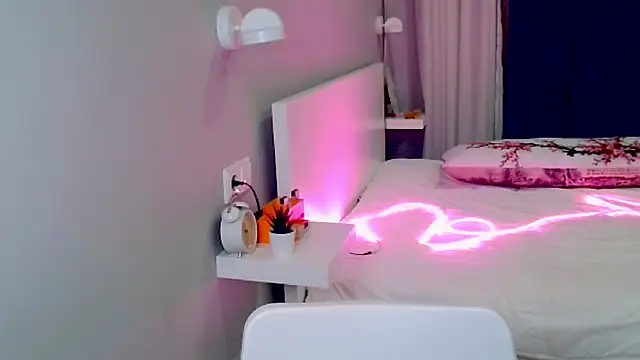 cuddlymisa online show from November 11, 7:00 pm