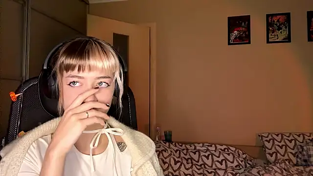 EmilySkyline online show from November 15, 5:19 am