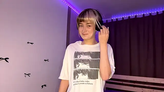 EmilySkyline online show from November 24, 1:13 pm