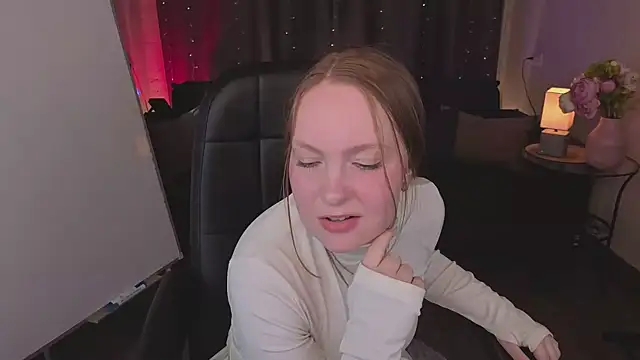 Elizabeth Walson online show from November 19, 1:11 pm