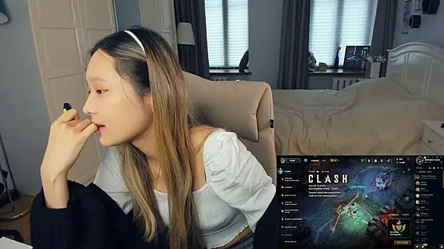 JadaShires online show from November 22, 9:12 am