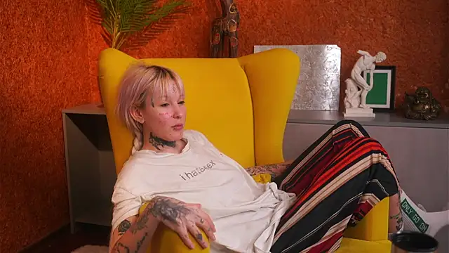 IsauraGarratt online show from November 14, 12:27 pm