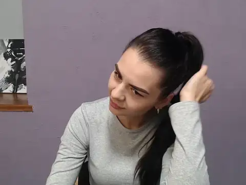 divina kira online show from December 4, 8:16 am