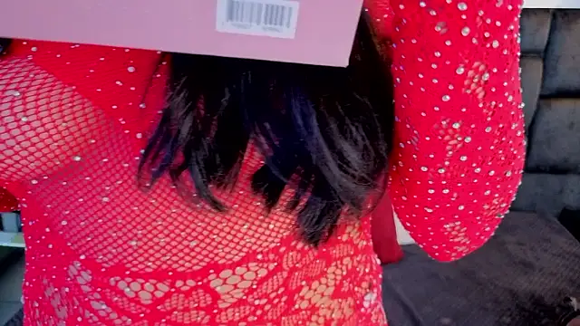 IssaJones  online show from March 6, 9:21 pm