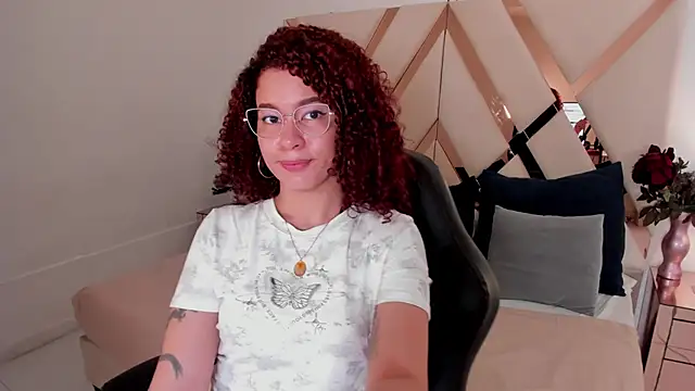 avrilwaynee online show from December 16, 12:00 pm