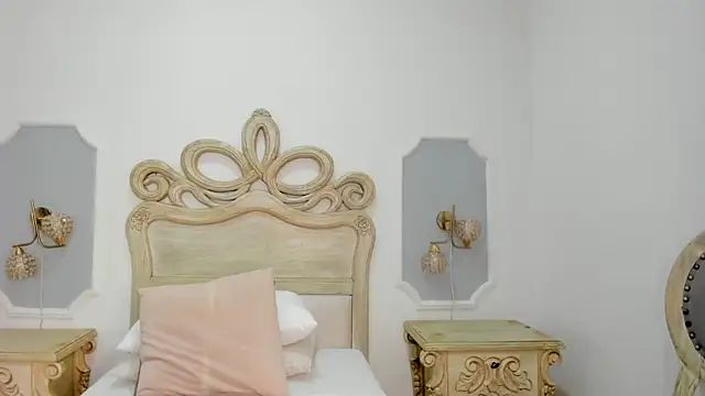 kendall jones7 online show from December 5, 8:10 pm