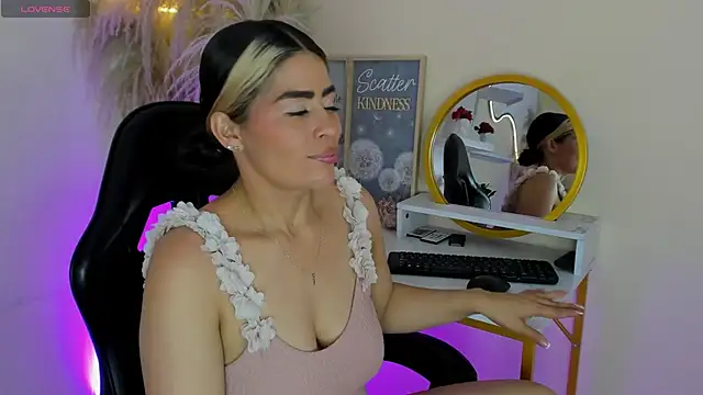 Lia Jonesss online show from January 10, 5:01 am