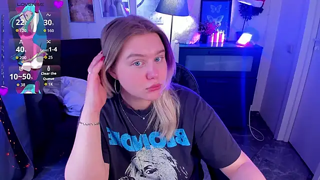 LouiseMous online show from January 31, 8:40 pm