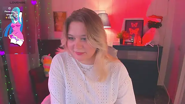 LouiseMous online show from December 1, 10:45 pm