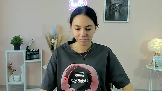 MildredCajigas online show from November 23, 9:11 am