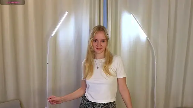 ToshiaPotvin online show from December 1, 5:22 am