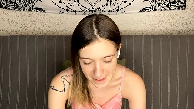 MiriamDongo online show from November 21, 1:13 pm