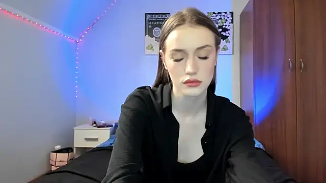 tinyglow online show from January 8, 8:13 pm