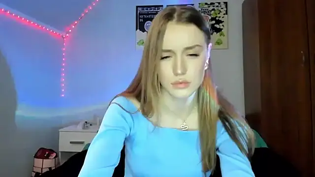 tinyglow online show from March 1, 9:03 pm