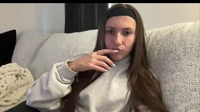 laylahlaylah1 online show from November 14, 7:03 pm