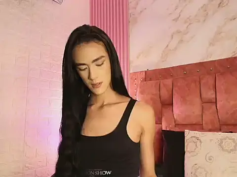 Roxana Scottt online show from November 18, 8:10 pm