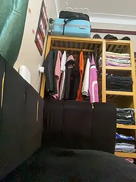 StormzyLeila online show from April 17, 4:36 am