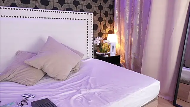 AlexaWhatson online show from March 17, 10:25 pm