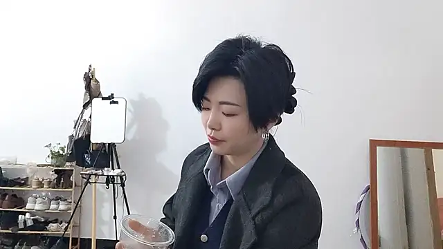 adele8731 online show from January 8, 4:05 am