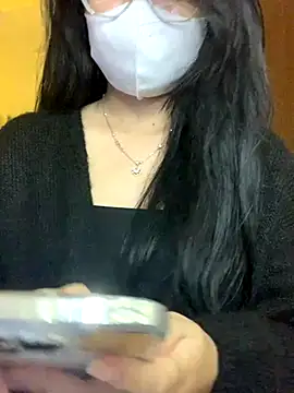 Hanni 22 online show from November 20, 4:08 pm