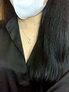 Hanni 22 online show from December 1, 4:20 pm