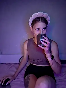 carolinakis  online show from December 14, 8:47 pm