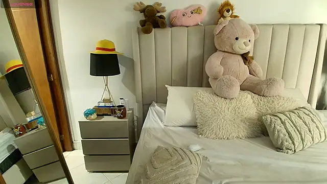 Emyii  online show from April 8, 2:14 am