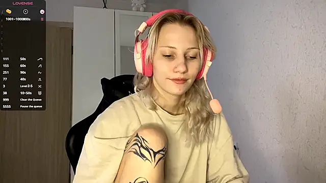 FoxySable online show from November 29, 9:13 am