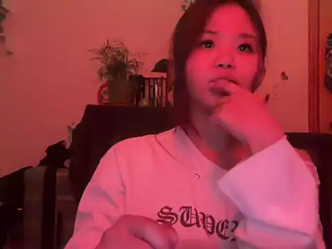 tinydaisy21 online show from November 22, 5:21 am