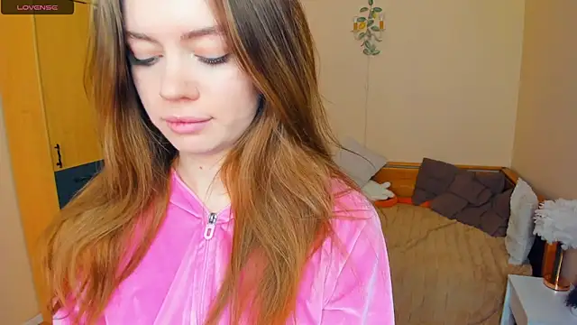 AngelesBenitz online show from March 10, 7:45 am