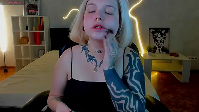 shadow  purrr online show from November 19, 1:38 am