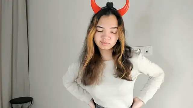 CoreenLuebbers online show from November 26, 6:36 am