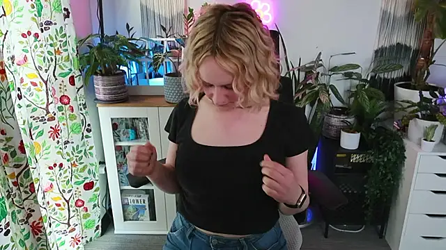 xzoeyryanx online show from March 1, 7:24 pm