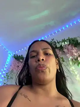 ArielleMillerr- online show from April 11, 5:27 pm