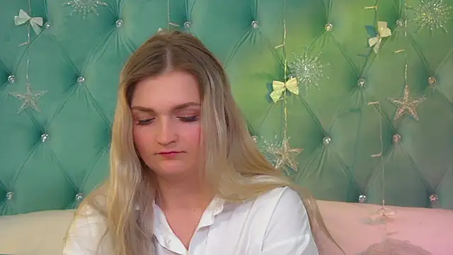 AnnyRaii online show from December 2, 6:37 am