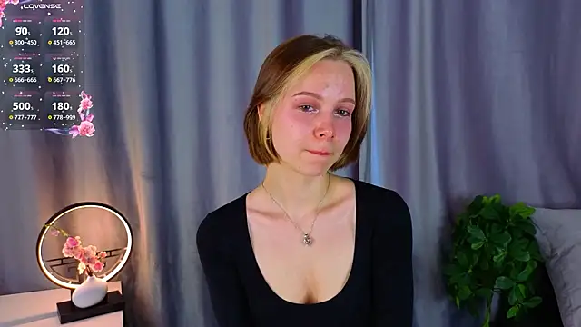 UmbraVelour online show from February 5, 1:03 pm