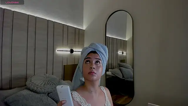 Zoe Mendez online show from November 27, 3:31 am