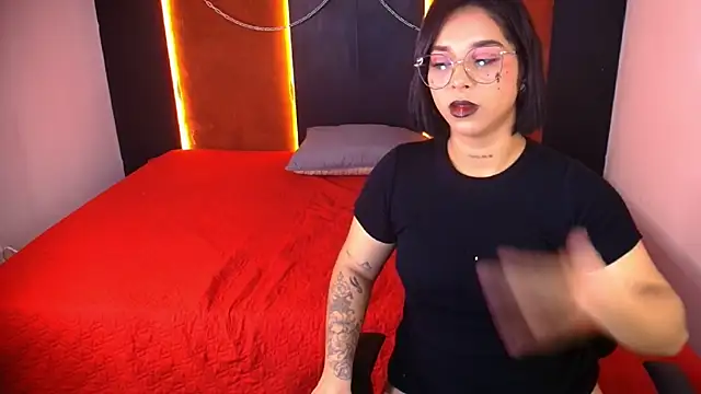 Roxy Hott online show from November 22, 1:03 pm