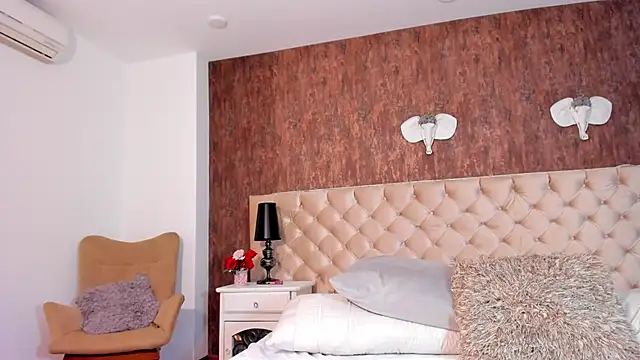 DaimondJohnson online show from January 11, 4:39 am