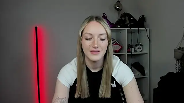 EvelynBlond online show from April 7, 12:29 pm