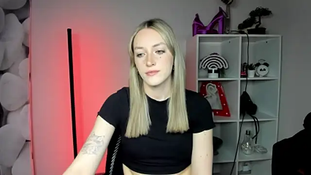 EvelynBlond online show from February 23, 6:25 am