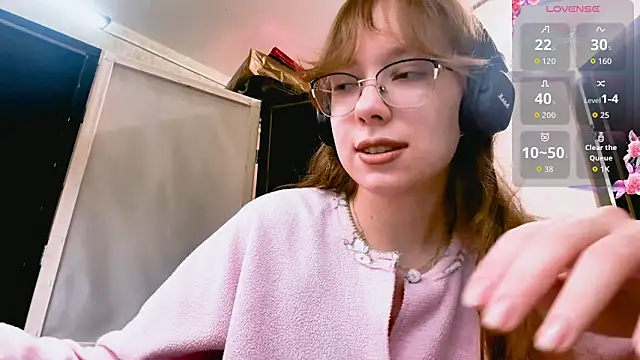 LouettaTornese online show from November 28, 8:17 am